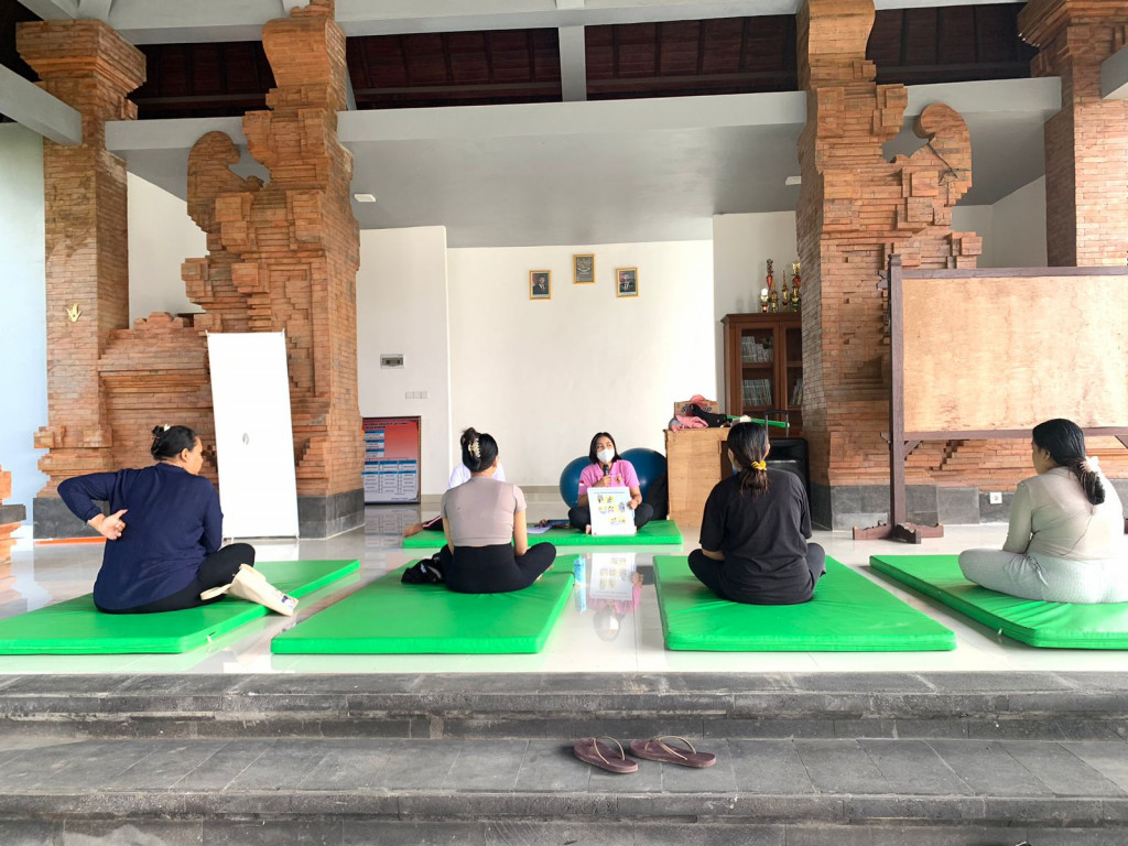 Pelaksanaan Kegiatan Kelas Ibu Hamil Bulan September Tahun 2025 di Desa Kuwum